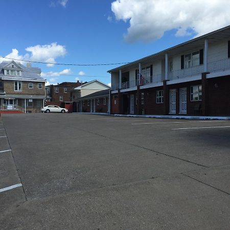 Colonial Hotel-Motel Buckhannon ภายนอก รูปภาพ