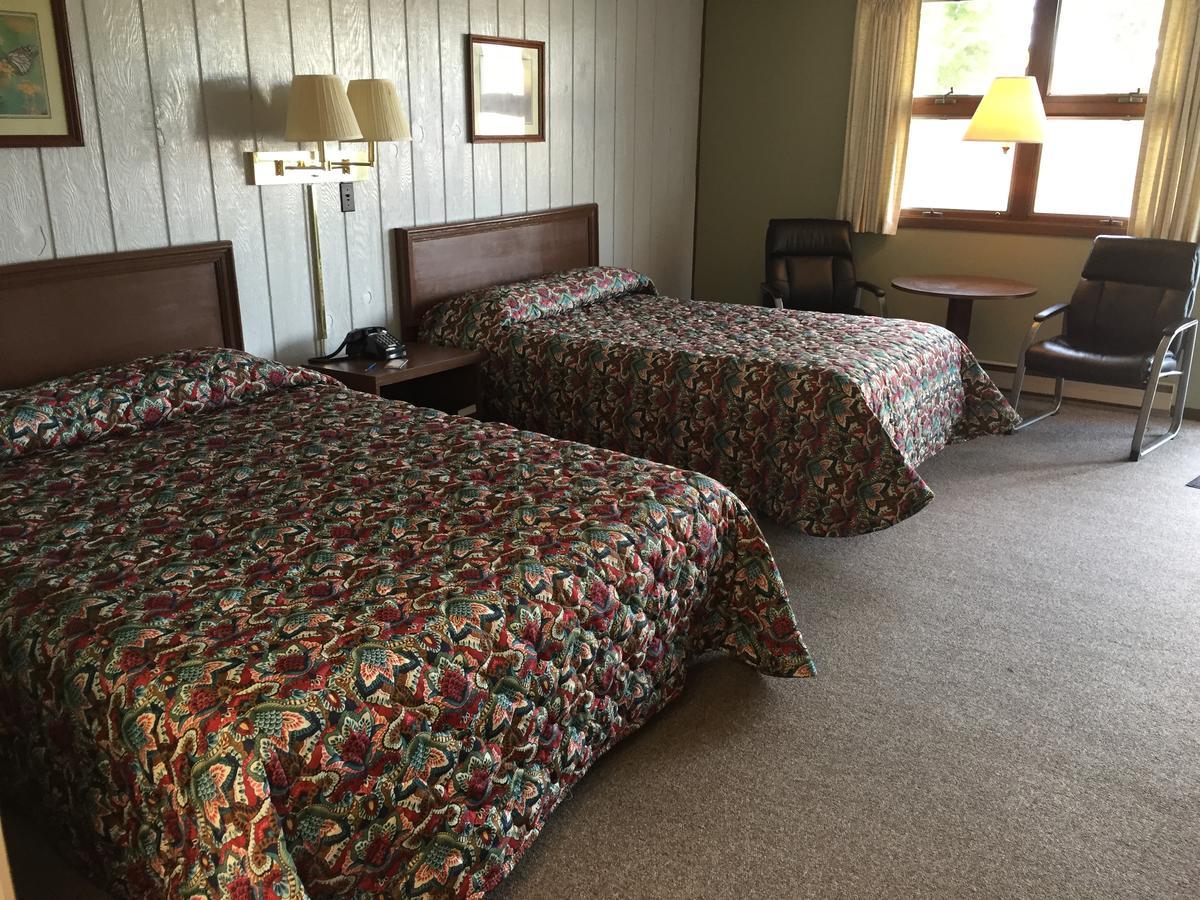 Colonial Hotel-Motel Buckhannon ภายนอก รูปภาพ