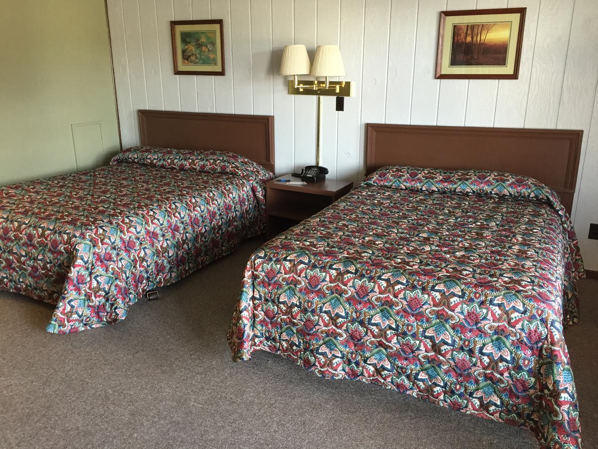 Colonial Hotel-Motel Buckhannon ภายนอก รูปภาพ